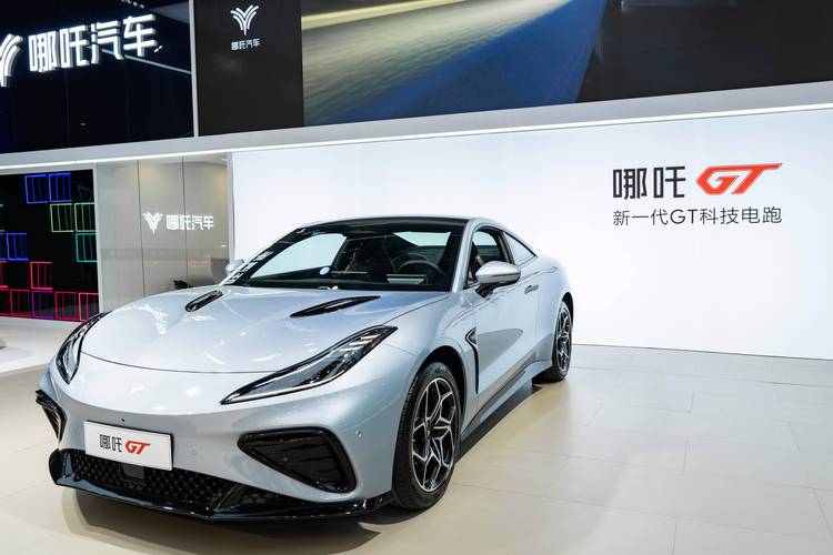 佛山三水区翔思联企业管理咨询哪吒汽车在智能汽车领域的表现，领途汽车在新能源汽车市场中的影响力